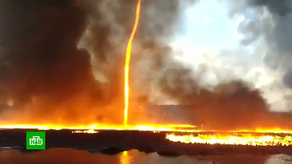 Пламенный торнадо был виден с 40-километрового расстояния. 