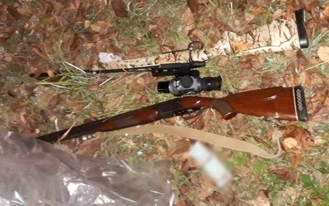 Полицейские поймали двух браконьеров, перевозивших в багажнике убитую косулю.