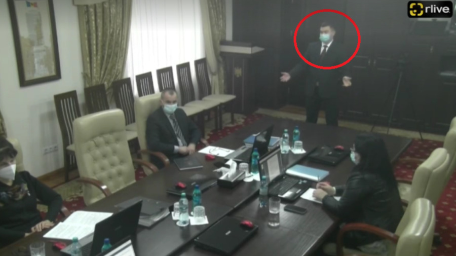 Судья, не получивший повышения, ушел с заседания ВСМ, громко хлопнув дверью.