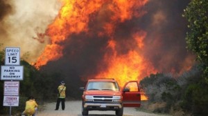 Persoanele evacuate se vor putea întoarce la locuinţele lor pe parcursul a 24 de ore, după anihilarea oricărei surse de foc.