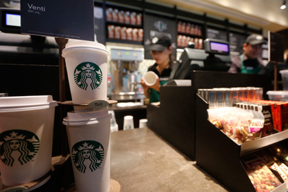 Кроме пивного кофе, в меню Starbucks, в качестве эксперимента, появились напитки со вкусом вишни и каштана.