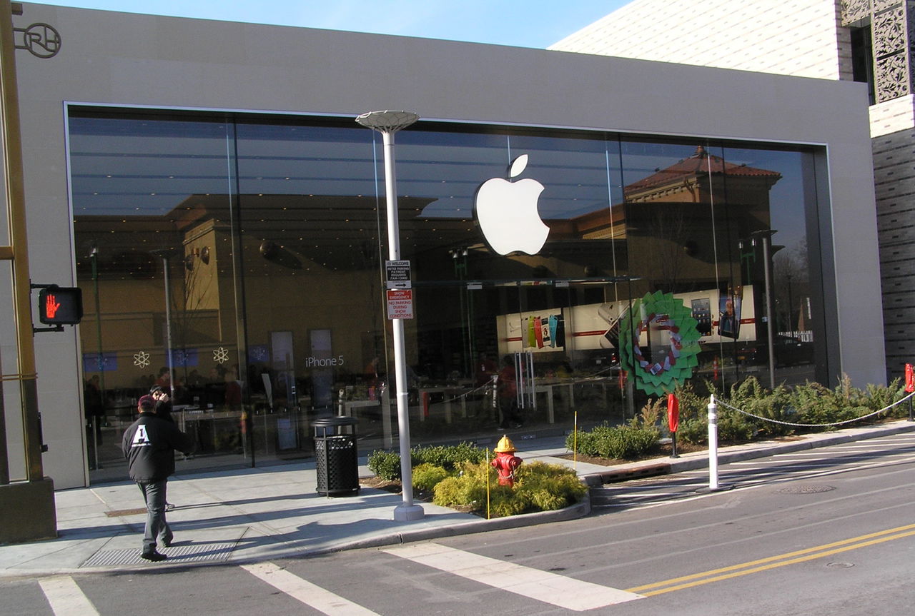 Apple собирается участвовать в гонке виртуальных реальностей.