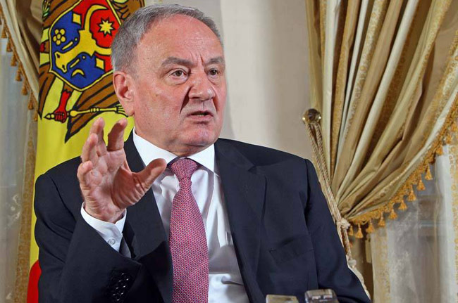 Nicolae Timofti, a decis să amâne luarea unei decizii privind desemnarea candidatului la funcţia de premier. 
