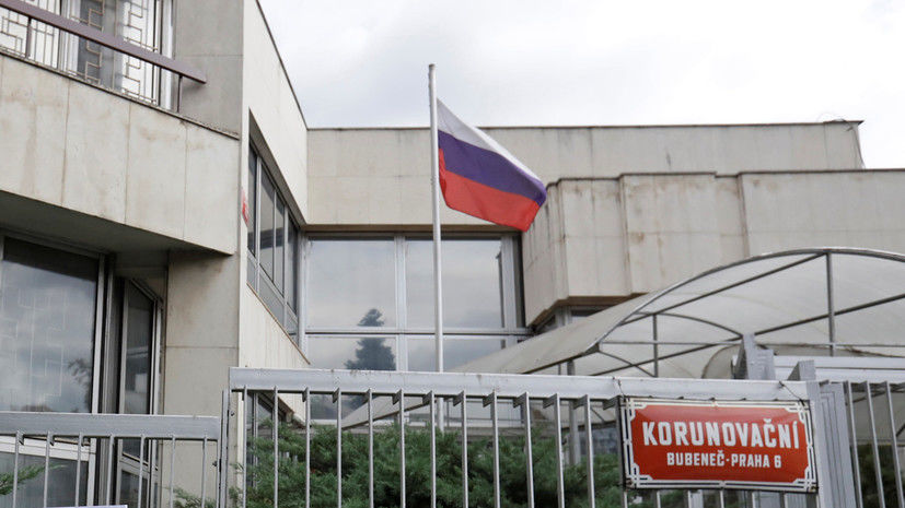 Чехия объявила сотрудников посольства РФ персонами нон грата.