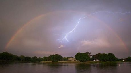 Un fotograf german pe nume Birk Mobius a reuşit să facă poza vieţii lui. Foto: ru.tsn.ua