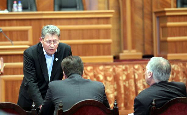 По определению Михая Гимпу, сотрудники ЦБЭПК применяют недопустимые меры, оказывая тем самым давление на учеников. Фото: elldor.info