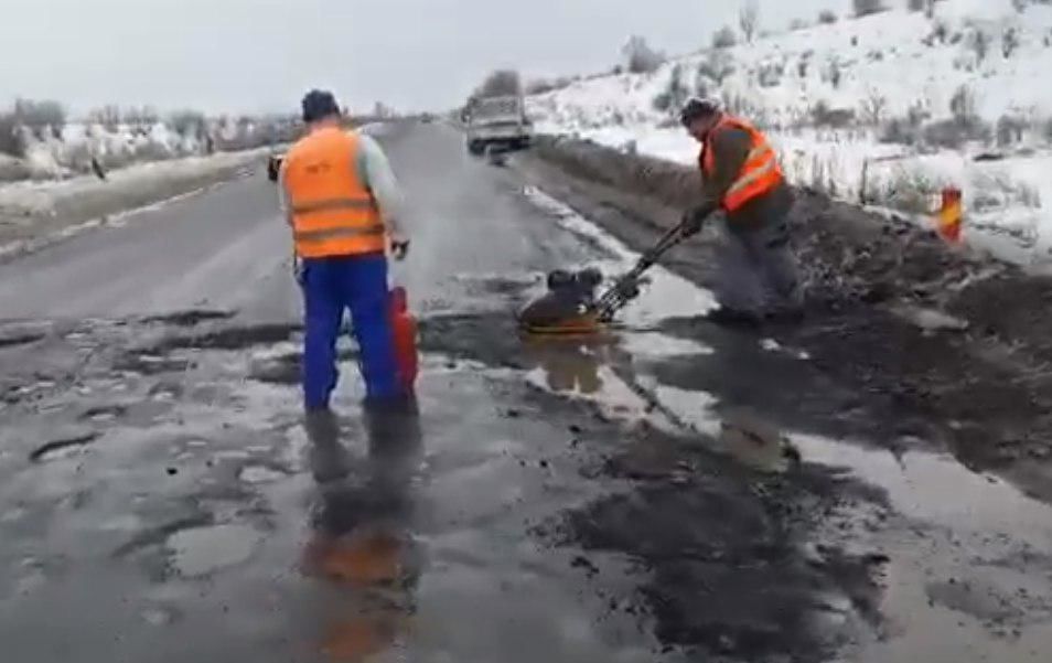 Технологии и методы ремонта трассы возмутили жителей страны.
