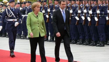 La ora 17:10, Cancelarul Federal al Germaniei se va întâlni cu liderii fracţiunilor parlamentare. 