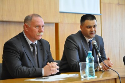 Маринуца на встрече с представителями местной публичной администрации Глоденского района.