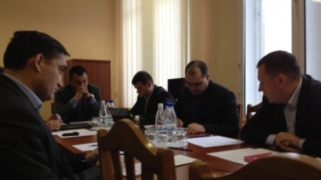 Комиссия намерена организовать повторные слушания участников охоты, а также побывать на месте, где был смертельно ранен один из ее участников Сорин Пачу.  