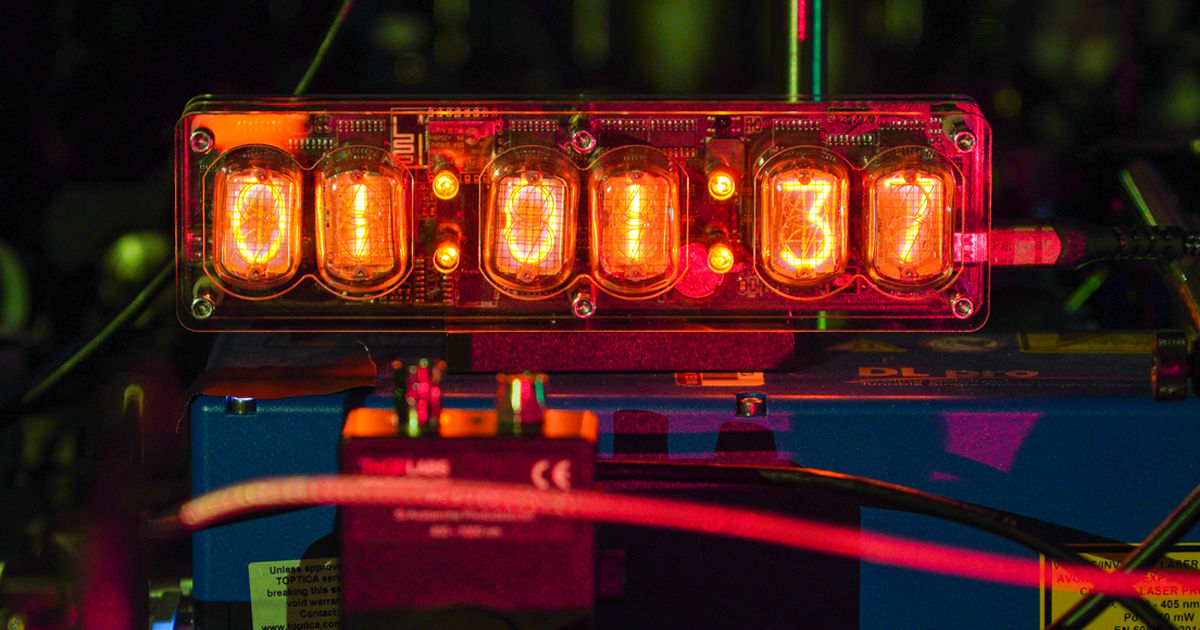 Китайские ученые создали часы с погрешностью в 1 секунду за 30 млрд лет.