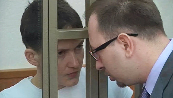 Надежда Савченко и ее адвокат Николай Полозов.