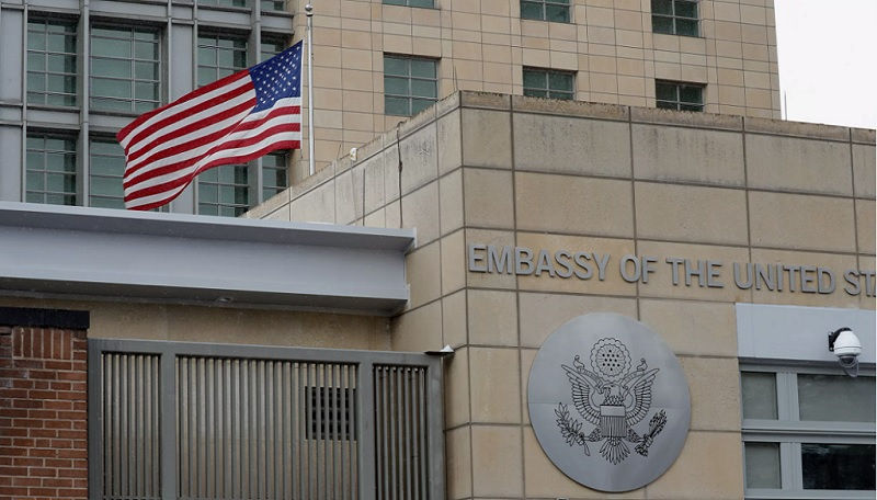 Statele Unite își evacuează personalul ambasadei din Liban.