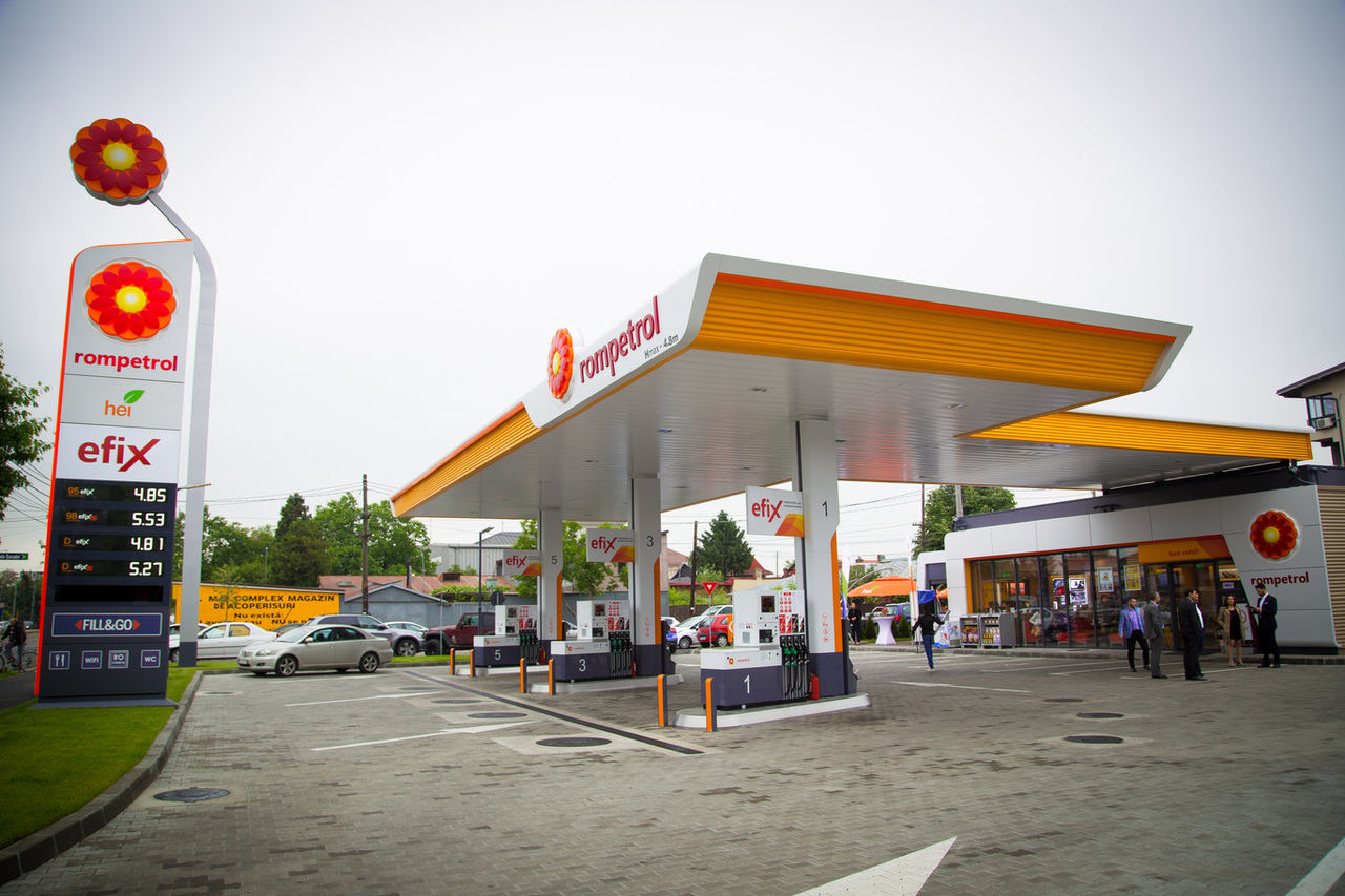 Одна из крупнейших сетей АЗС продает бензин по 22 лея за литр.