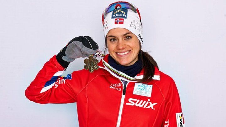 Norvegianca Heidi Weng a căzut cu câţiva metri înainte de linia de finiş. Foto: extern-d3.fis-ski.com