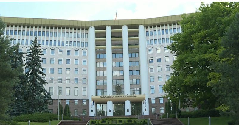У 16 сотрудников секретариата парламента подтвержден коронавирус.