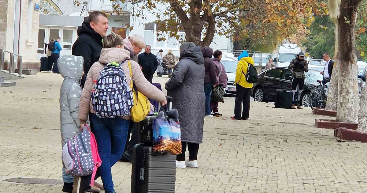 Recepționarea simultană a dosarelor pentru dreptul și permisul de ședere a fost sistată.