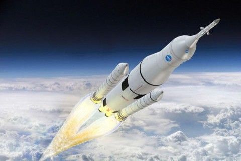 Дети создали и запустили бумажную ракету в День авиации и космонавтики.