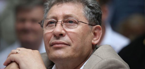 Liderul Partidului Liberal, Mihai Ghimpu își exteriorizează talentele de poet în plină ședință plenară.