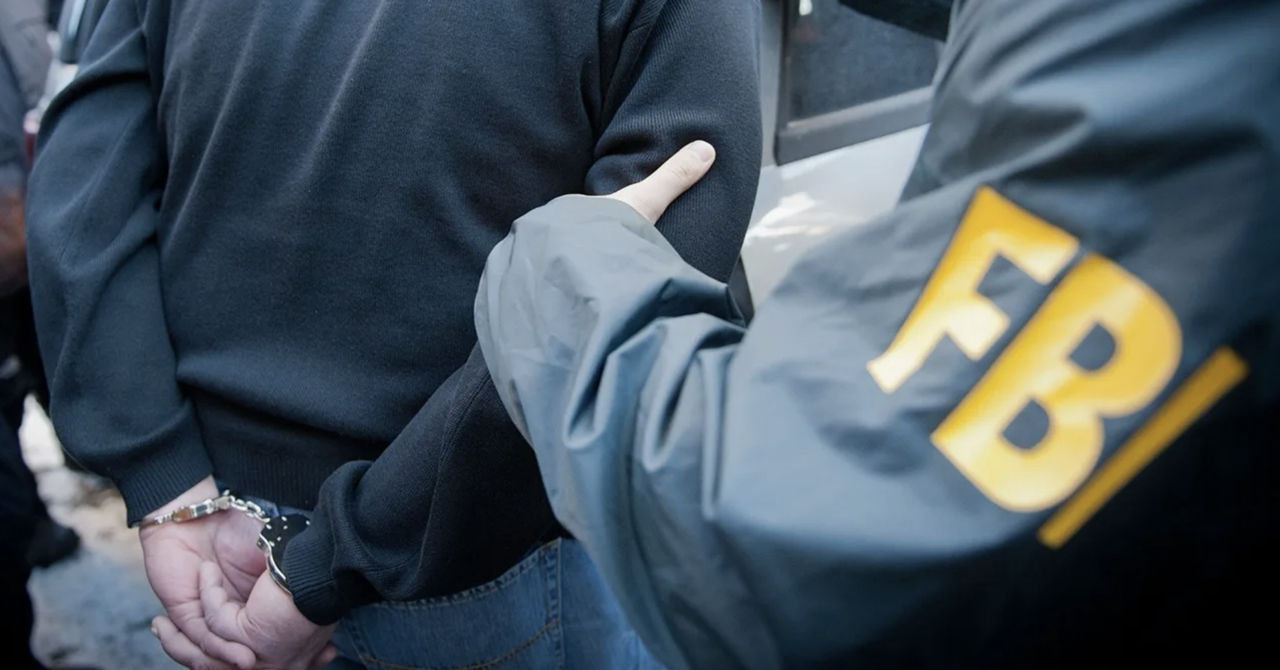 FBI a arestat un bărbat pentru amenințări la adresa lui Trump și a agenților ICE.