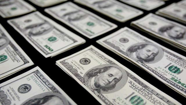 По данным Нацбанка, более одного миллиарда 600 миллионов долларов США перевели в нашу страну.