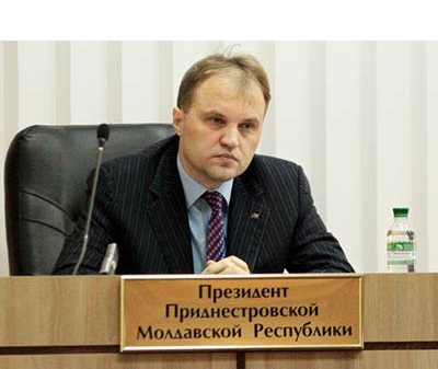 Евгений Шевчук, проигнорировал накануне бюджет-2013, спешно принятый парламентом, подписав Указ о временном порядке финансирования бюджетных расходов.