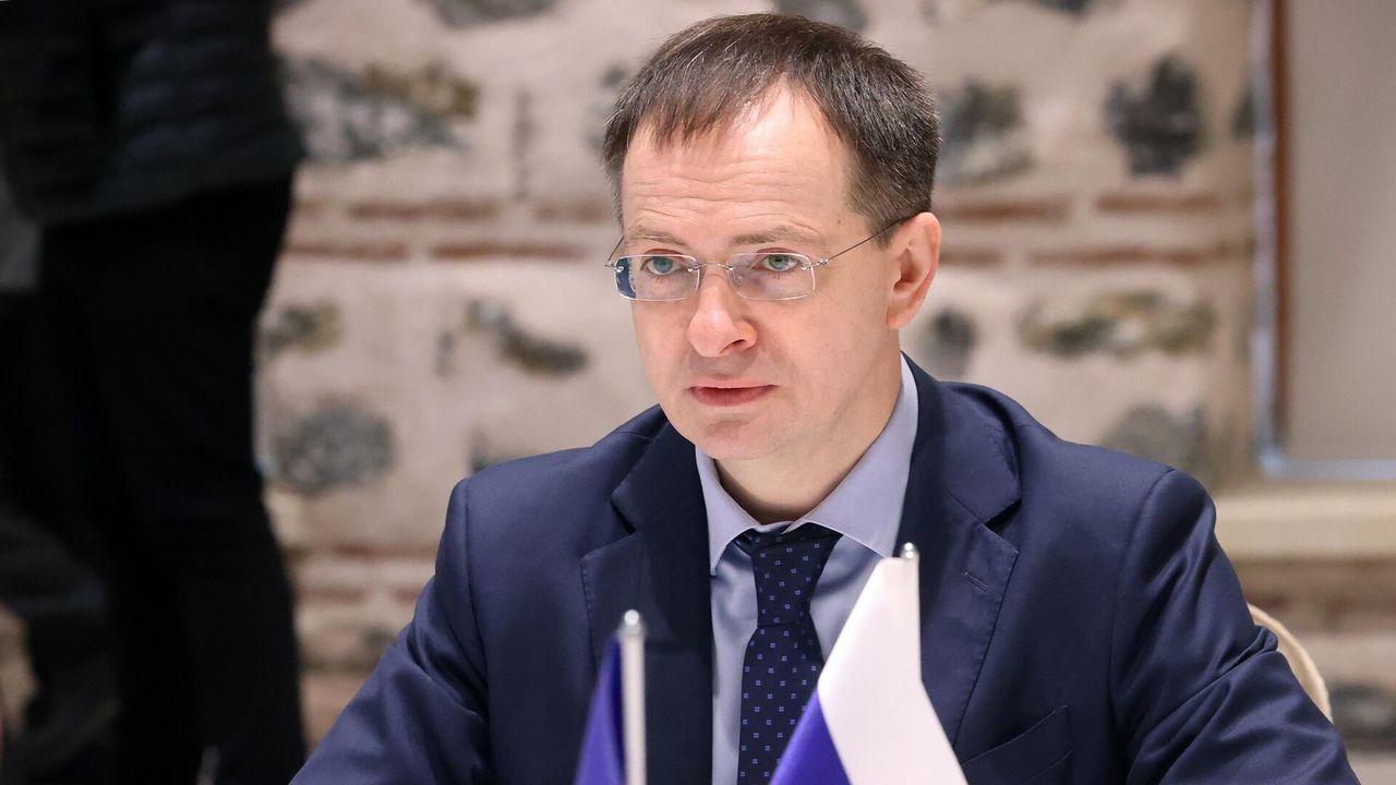 Глава российской делегации, помощник президента РФ Владимир Мединский.