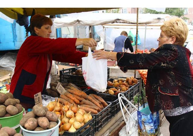 Цены на многие продукты на рынках уже выше, чем обычно. Фото: Роман Игнатьев