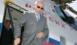Путин уже этим летом начнет добираться на работу в Кремль не на автомобиле, а на вертолете Ми-8. 