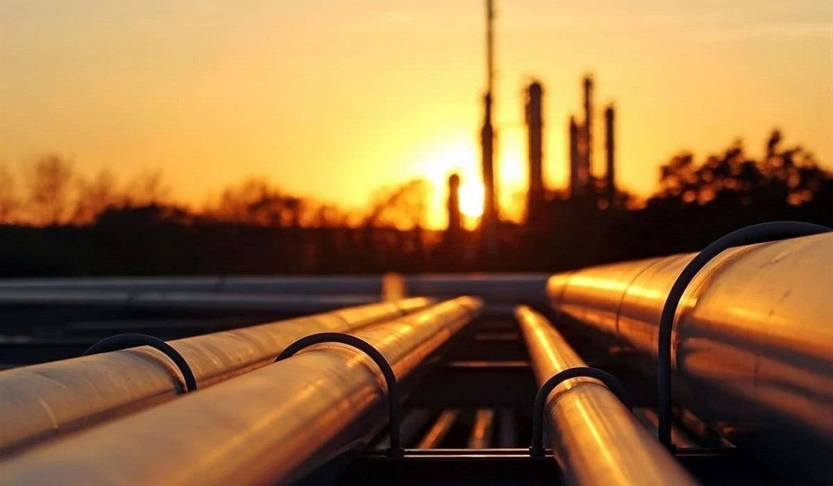 Казахстан прекращает возить нефтепродукты в порт РФ, где горела нефтебаза.