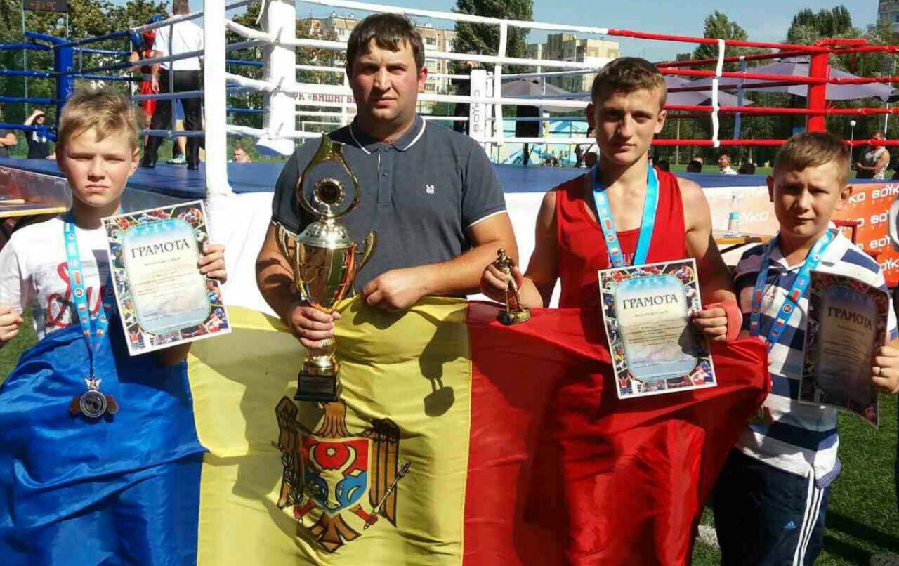 Бельцких боксёров к турниру подготовил тренер Игорь Черненков.