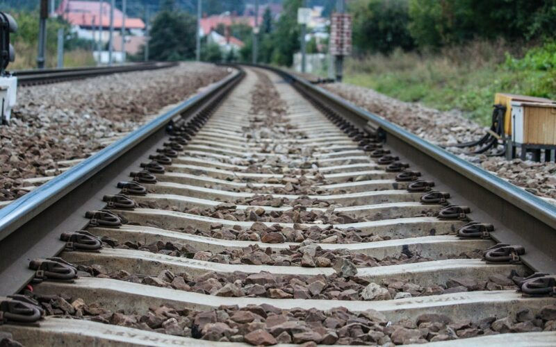 Letonia analizează posibilitatea demontării liniei feroviare care duce spre Rusia.