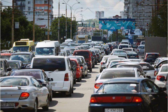 Circa 40% din posesorii de autovehicule din RM nu achită taxa rutieră