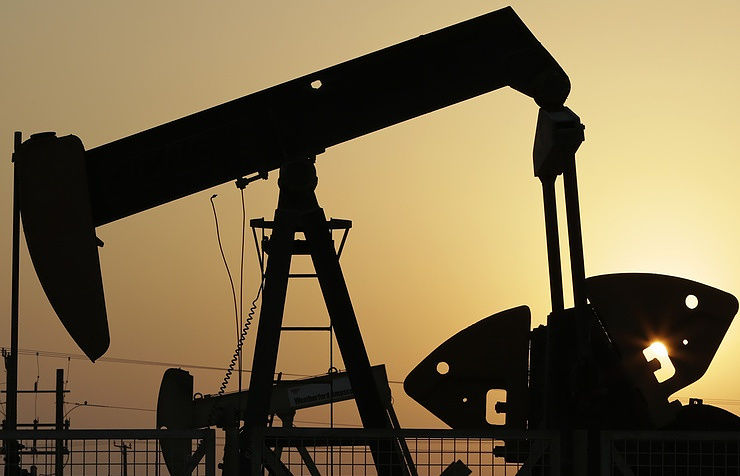 Цена барреля нефти марки Brent превысила $65 впервые с 2015 года. Фото: AP Photo