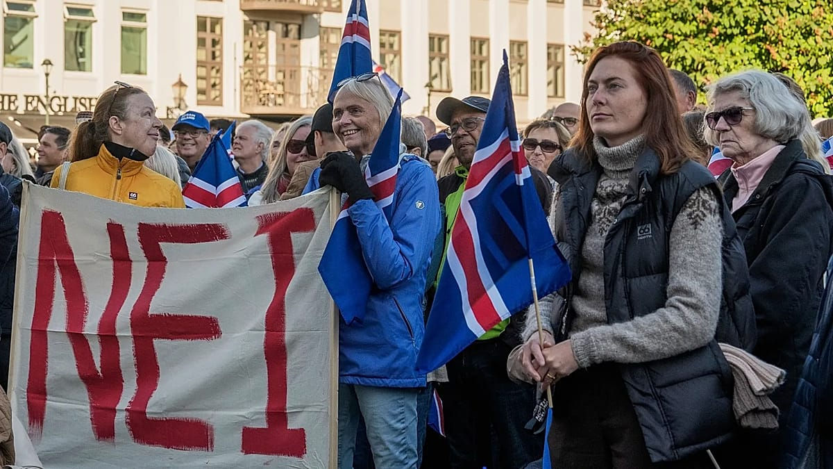 Жители Исландии проголосовали против сближения с Евросоюзом.