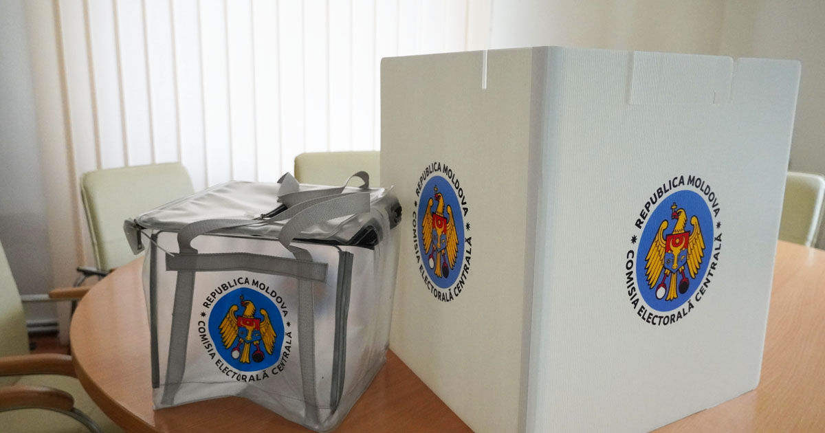 Cetățenii care nu se pot deplasa la secțiile de votare pot solicita urna mobilă.