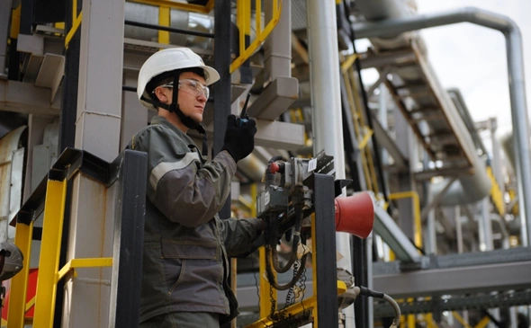 На заводе по переработке нефти в Самаре произошел взрыв.