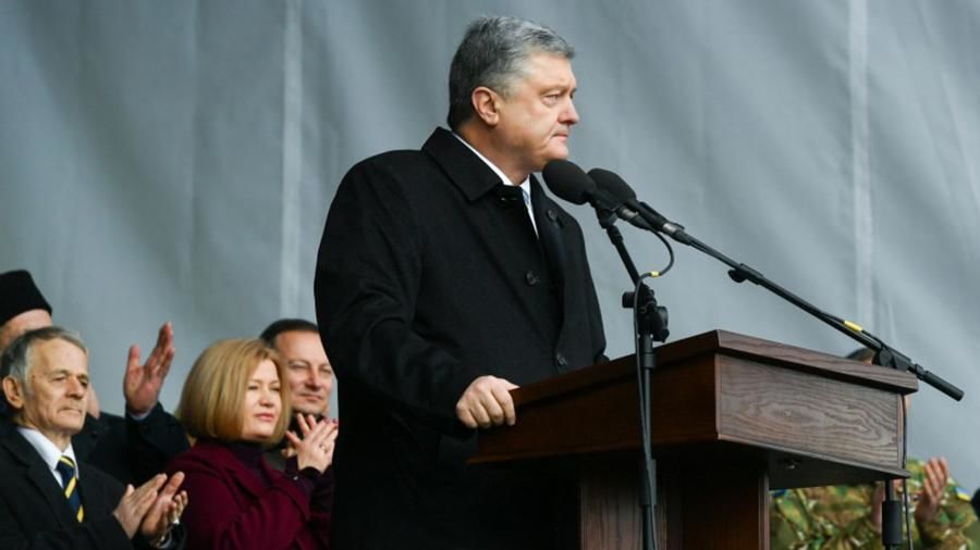 Порошенко пообещал "решительные шаги" для возвращения Крыма.