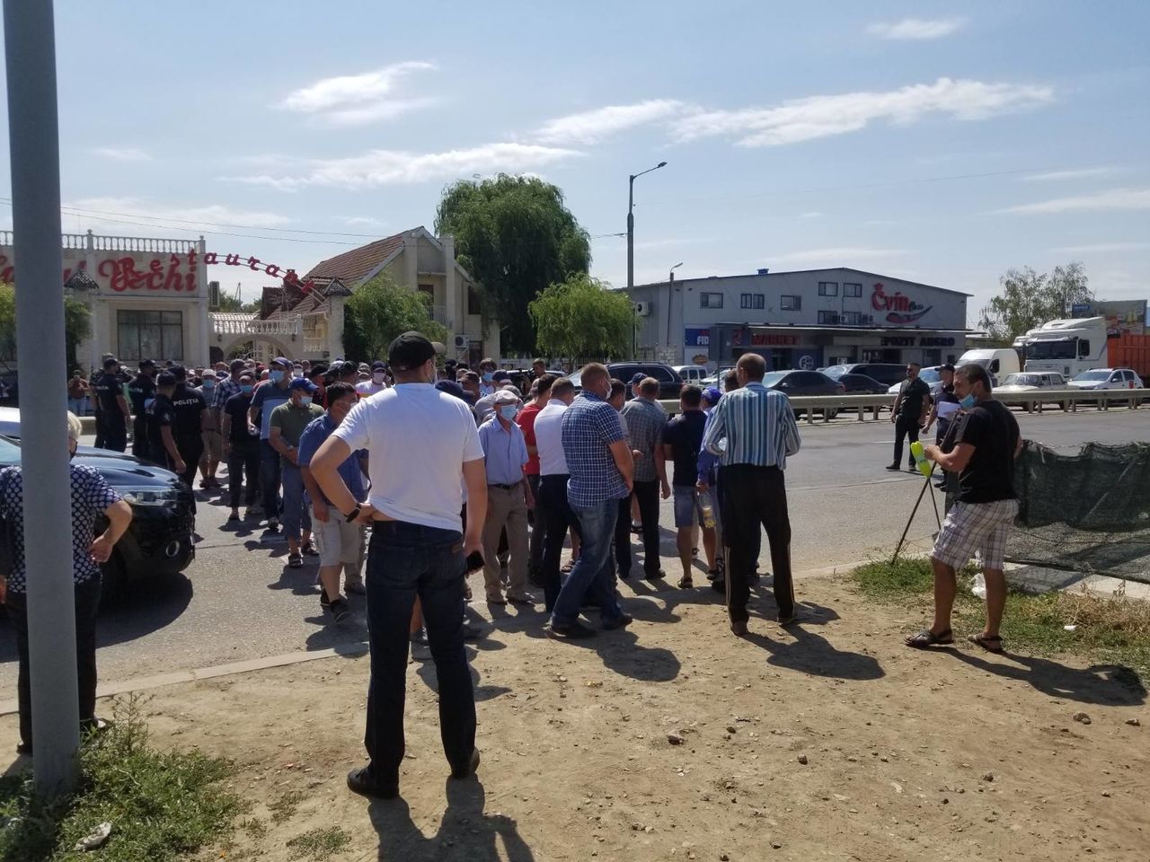 Фермеры требуют доступ в Кишинев: Дорожное движение частично перекрыто.