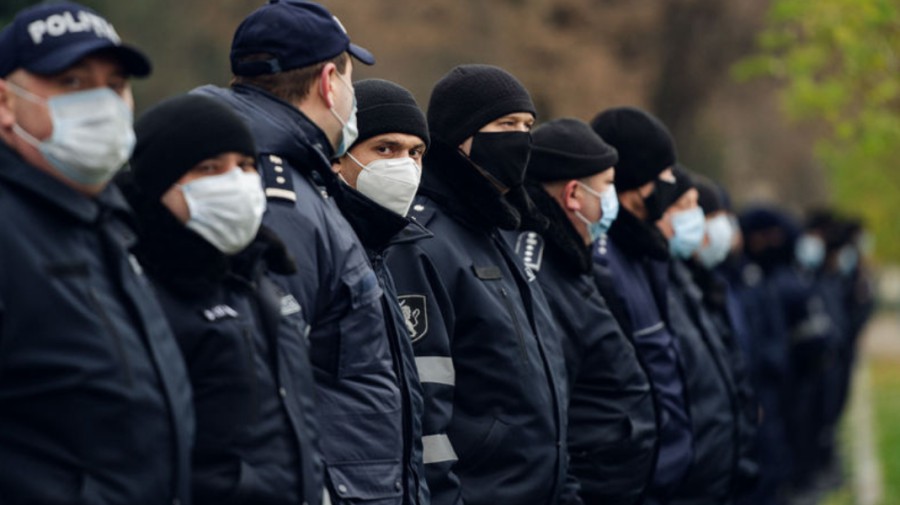 Полицейские на период ЧП в сфере здравоохранения получат надбавки к зарплате.