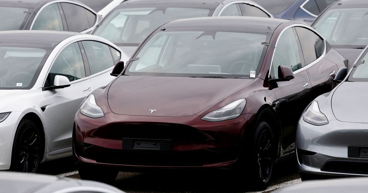 Продажи Tesla в США неожиданно взлетели на фоне завершения налоговой льготы.