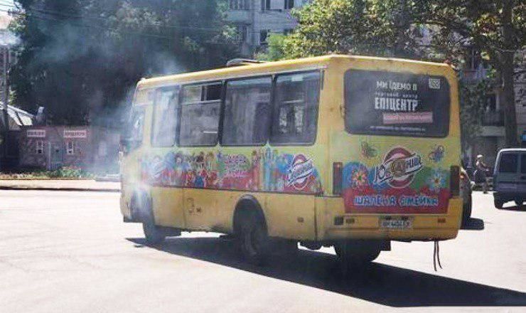 В Одессе на ходу загорелась маршрутка.