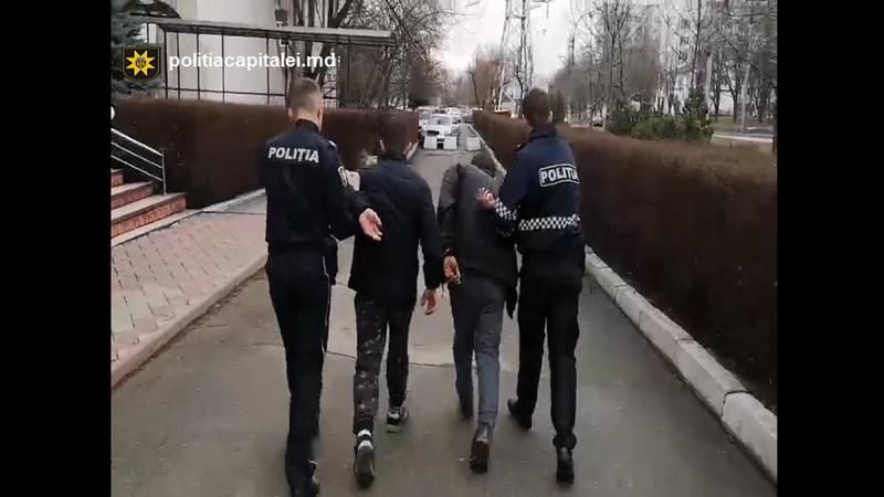 Задержаны двое мужчин, обокравших приятеля.