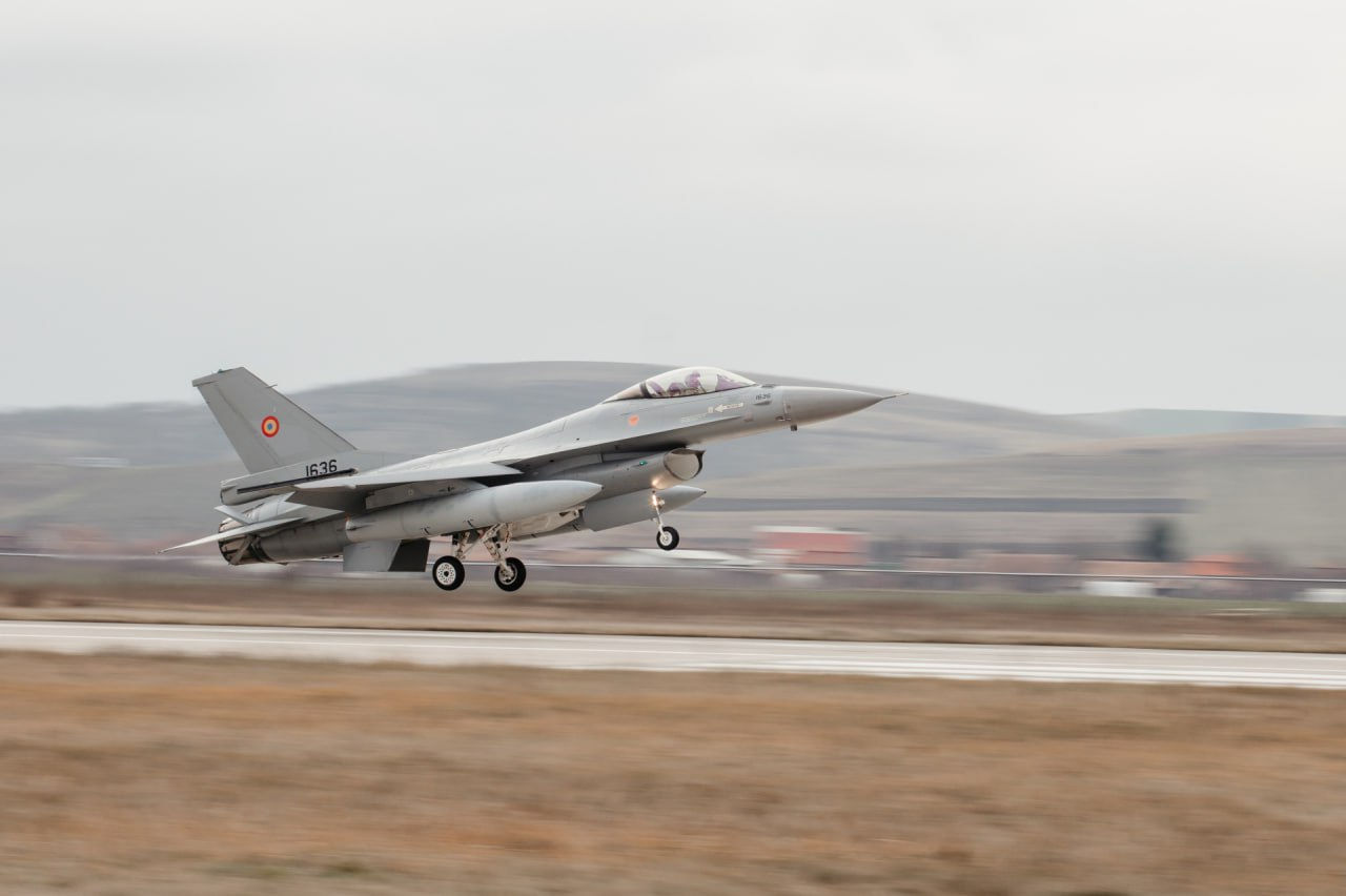 Încă trei avioane F-16 achiziționate din Norvegia au ajuns în România.