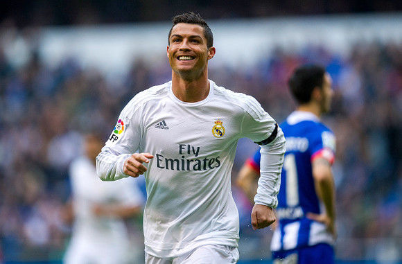 Mesaj viral al lui Ronaldo: Insectele atacă doar lămpile care strălucesc. Foto: click.ro