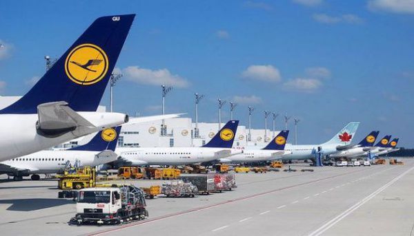 Lufthansa отменила 1700 рейсов из-за забастовки.