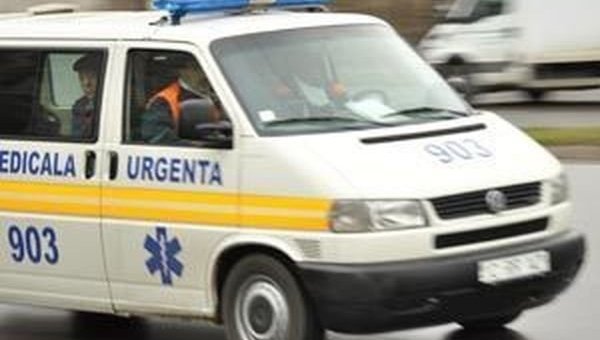 Şoferul acestuia nu a cedat trecerea, încălcînd grav regulile de circulaţie.