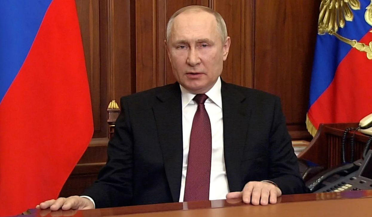 Путин: Необходимо эвакуировать гражданское население Херсона из опасной зоны.