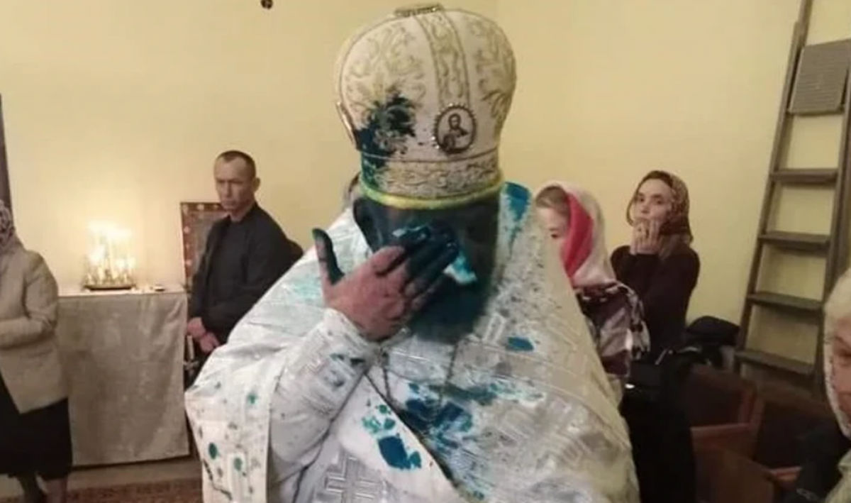 Под Львовом священнику московского патриархата плеснули в лицо зеленкой.