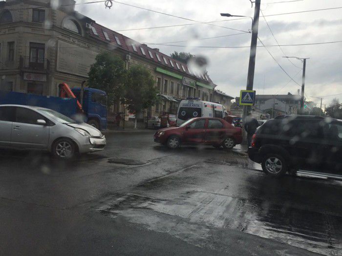 Trafic infernal în centrul capitalei din cauza unui accident.  Foto: unimedia.info
